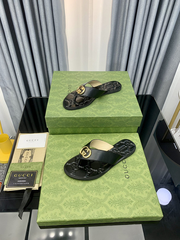g*u*i sandals