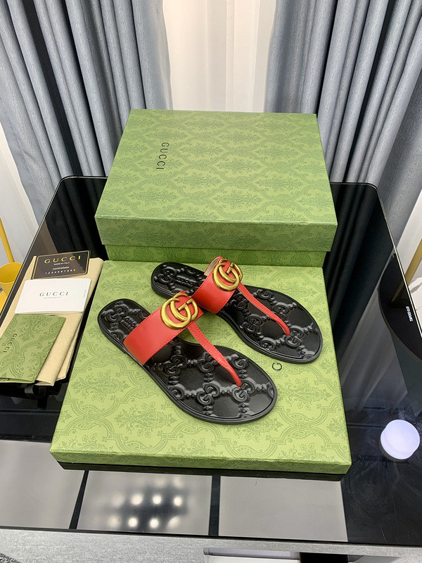 g*u*i sandals
