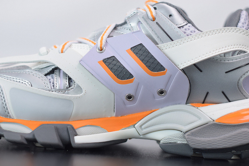 bc track sneaker