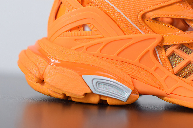bc track sneaker