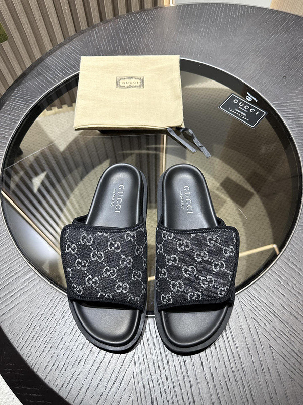 g*u*i sandals