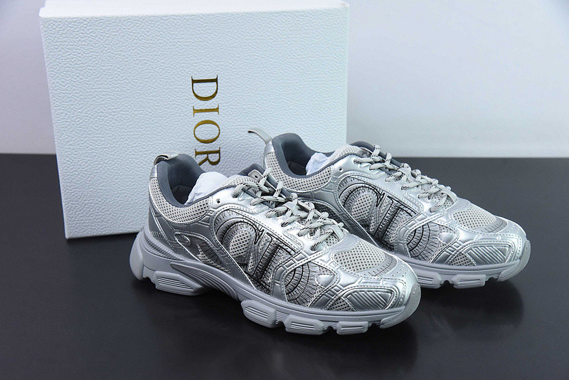 dio* sneaker