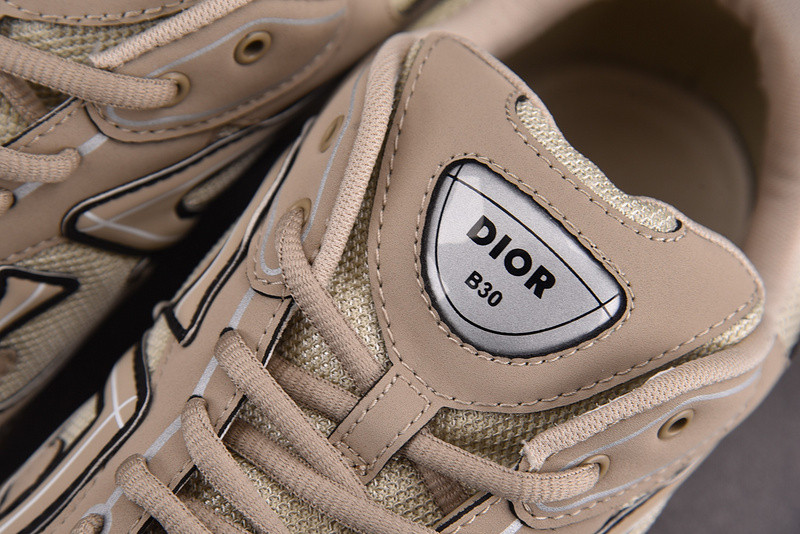 dio* sneaker