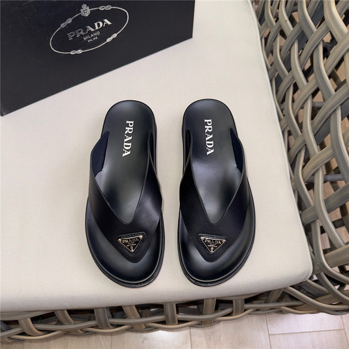 pra*a sandals