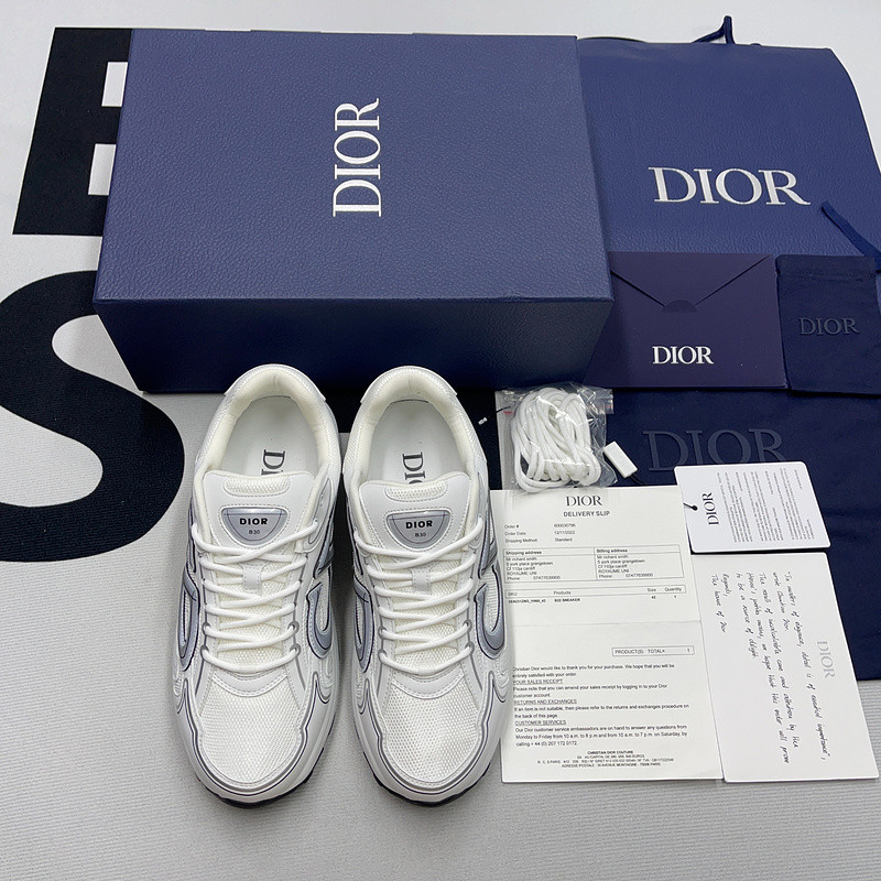 dio* sneaker