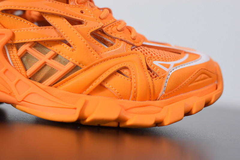 bc track sneaker