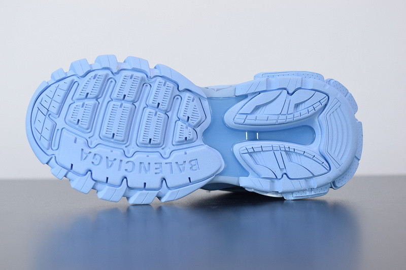 bc track sneaker