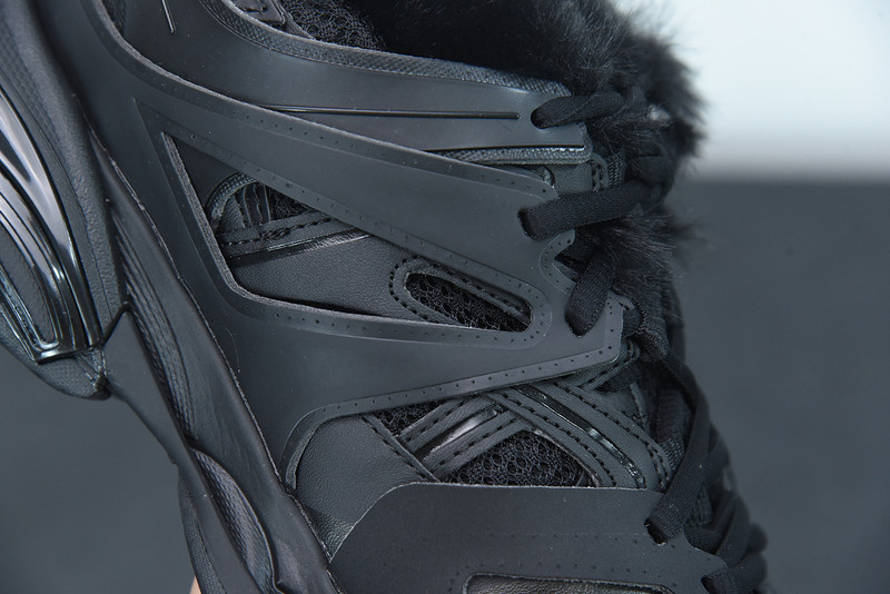 bc track sneaker