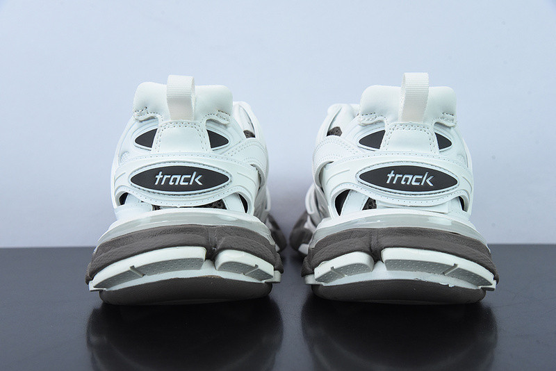 bc track sneaker