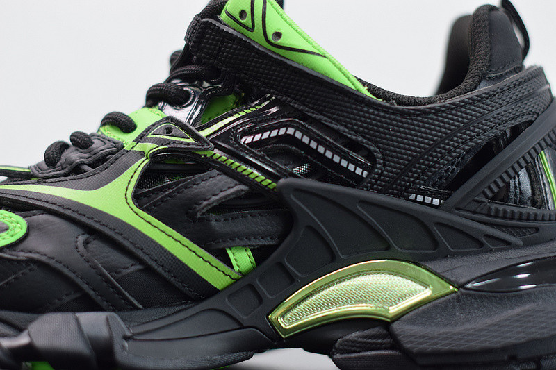 bc track sneaker