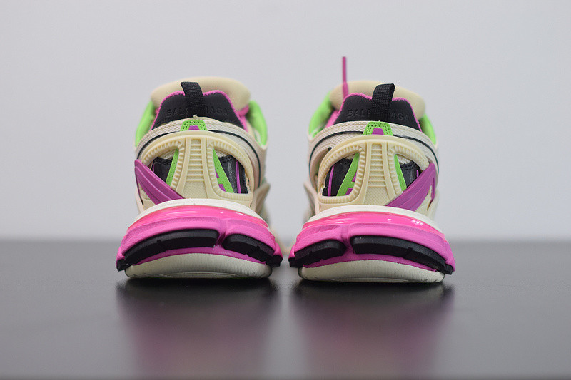 bc track sneaker