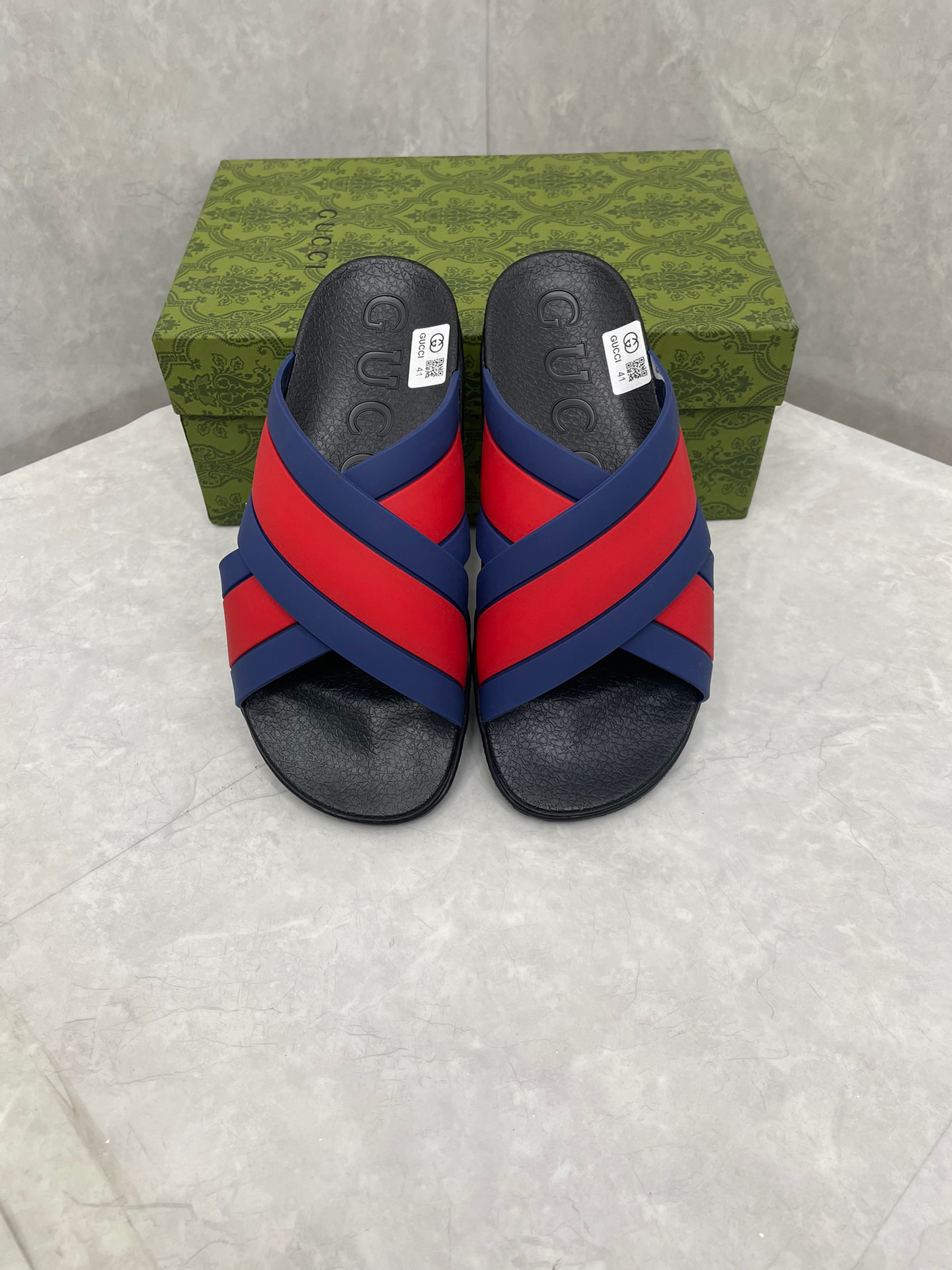 g*u*i sandals
