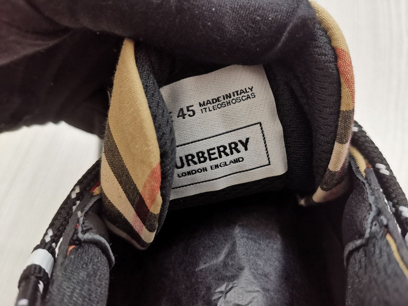 B**rry sneaker