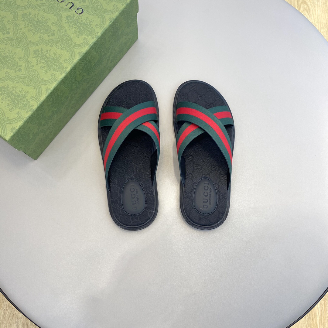 g*u*i sandals