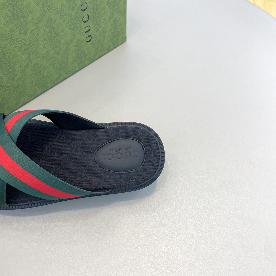 g*u*i sandals